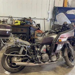 1981 HONDA CB900 Street Bike - Runs But Needs Brake Cylinders & Tune Up
