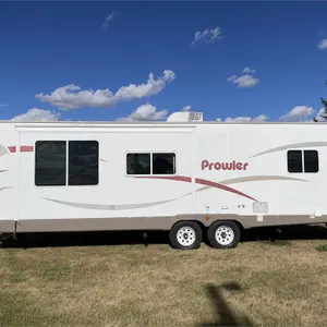 2007 PROWLER 29 Ft. t/a Bumper Pull Holiday Trailer, 1 Slide, Sleeps 4, Shower