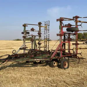 FARMHAND 30 Ft. Winged Cultivator w/ Degelman 3 Bar Harrows, 12" Spacing
