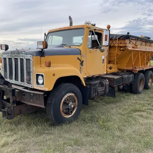 1987 INTERNATIONAL S2500 t/a Sanding Truck w/ 11 Ft. Front Mount Blade