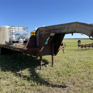 1996 DIAMOND C 30 Ft. t/a Dually Sprayer Trailer w/ Beavertail & Fold Down Ramps