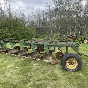 JOHN DEERE 5 Bottom Plow, 215/75R15 Tires