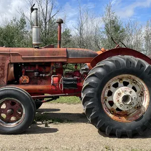 1952 INTERNATIONAL Super W6 Antique Tractor, 45 HP. Gas Engine, 5F/1R, 540 PTO.