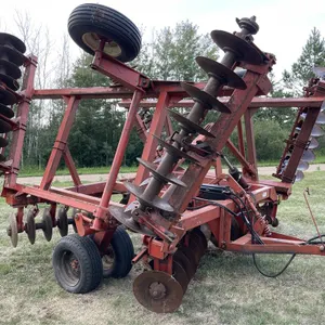 BUSH HOG 26 Ft. Tandem Disc, 9 ½” Spacing, 20” Smooth Blades - NEEDS SOME REPAIR