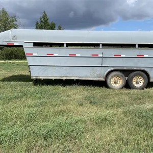 1996 REAL INDUSTRIES t/a 19 Ft. Gooseneck Stock Trailer w/ Center Divider