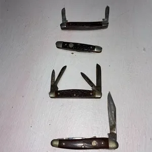 set of four pocket knivies