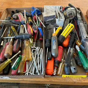 L/O ASSORTED SCREW DRIVERS, TAPE MEASURES, NAIL PULLER, ETC.
