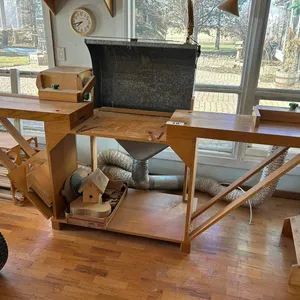 MITRE SAW STAND W/ DUST HOOD