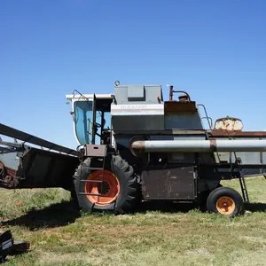 Allis Chalmers Gleaner L Combine with 24' Header