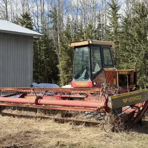 1981 Versatile 4400 Swather