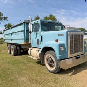 1974 International 4200 Grain Truck