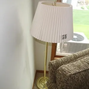 FLOOR LAMP