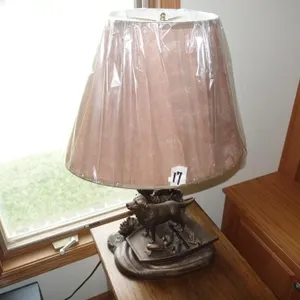 TABLE LAMP W/LABRADOR DOG & DUCKS