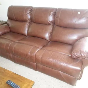 LEATHER DOUBLE RECLINER COUCH