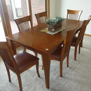 DININGROOM TABLE W/4CHAIRS