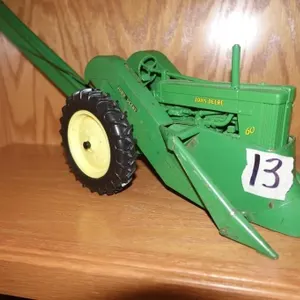 TOY JD TRACTOR