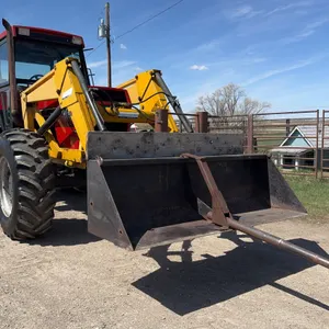 International Case 2096 Tractor w/ FEL w/ Front Wheel Assist