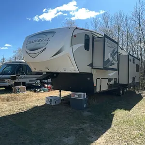 2017 COACHMAN LITE CHAPARRAL 5TH WHEEL HOLIDAY TRAILER