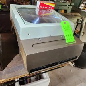 Elmo HP-L290 Deluxe Projector w/ Cover