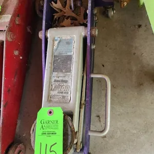 Pittsburgh 1.5 Ton Floor Jack