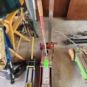 2 Floor Jacks & 1 Jack