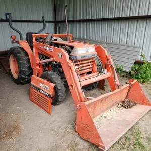 Kubota L2600DT w/ Kubota LB400 Front-end Loader