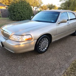 2004 Lincoln Towncar Premiere Edition - 108,583 Miles