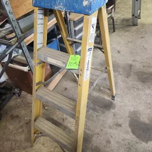 Bauer 4' Ladder