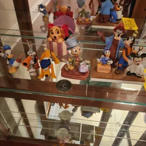 Disney Figurines (6)