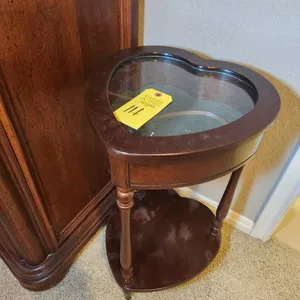Heart Display Table