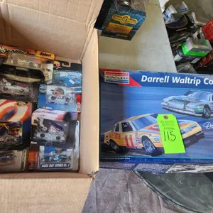 Darrell Waltrip Combo Model Kit & 7 Nascar Hot Wheels