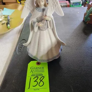Lladro Angel wit Mandolin 7" - Tree Topper / Figurine
