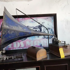 Edison Phonograph Model B - Morning Glory Horn