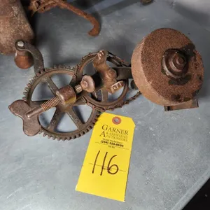 Vintage Metal Apple Peeler