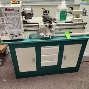 Grizzly Industrial Model G9972Z 11"x26" Bench Lathe with Gearbox & Stand w/ Drawers