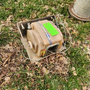 Power Winch w/ Mounting Brace