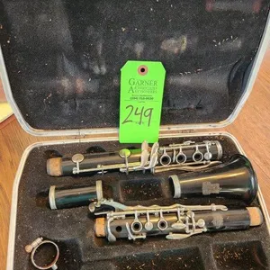Bundy B-Flat Clarinet - Missing Mouth Piece