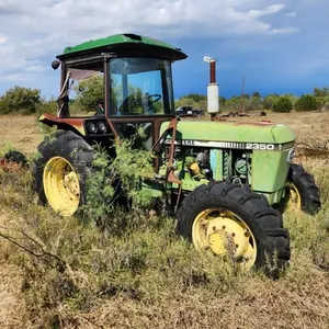 John Deere 2350 4 Cyl Diesel Tractor - 4 Wheel Drive. Running When Parked