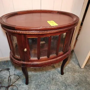 Vintage Mahogany Wood Beveled 2 Door Tea Chest/Dry Bar Accent Table with Tray