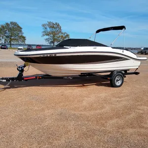 2016 Sea Ray SPX 19 Boat -Less than 35 Hours - Mercruiser 4.3 liter V-6