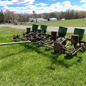 John Deere 490 4-Row Corn Planter (Frederic, WI)