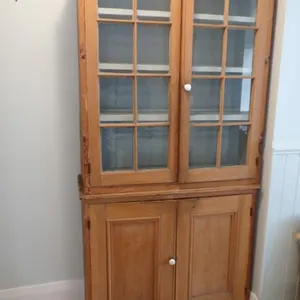Primitive Pine Hutch