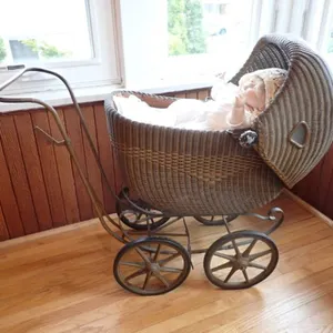Antique Wicker Baby Doll Carriage