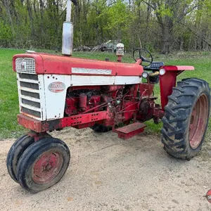International 560 Tractor