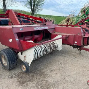 International 435 Baler
