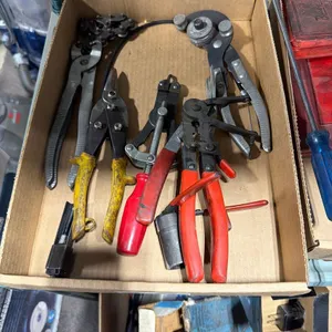 ASSORTMENT OF HAND TOOLS
