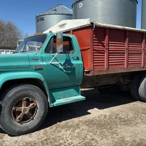 1974 GMC 6500 Tag Axle Grain Truck, VIN# TCE674V557743, 31,807 kms showing, OWNER: Fingas Farms Ltd, SELLER: FRASER AUCTION___________________________