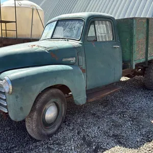 1950 Chevrolet 1430 single axle truck, 75,831 kms showing, NOT RUNNING, NO TOD
