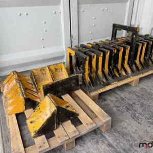 Lot de supports et chandelles de sécurité industrielle
 UNRESERVED