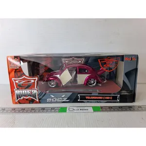 Maisto Model Pink 1951 Volkswagen Beetle 1:18 Scale, NIB